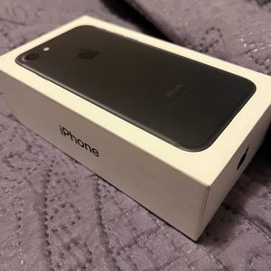 iPhone 7. Black. 32GB